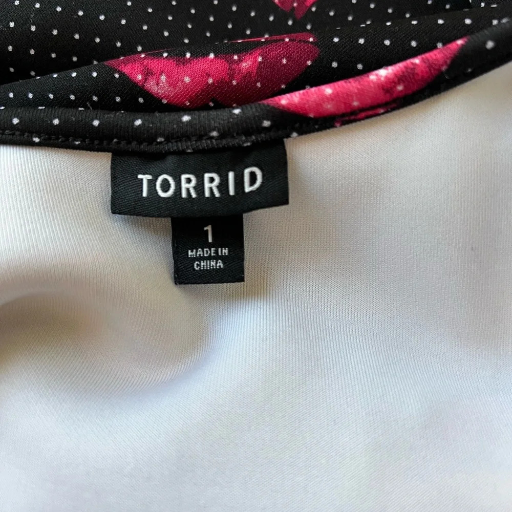 Torrid Women Sleeveless Fit Flare Dress Black Polka Dot Lips dress size 1X - Picture 4 of 6